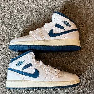 *NEW NO BOX* Boys Nike Air Jordan 1 Mid White and French blue Sneakers
